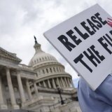 L'affaire Epstein enflamme les Etats-Unis jusque dans la base des MAGA. KEYSTONE/EPA/WILL OLIVER